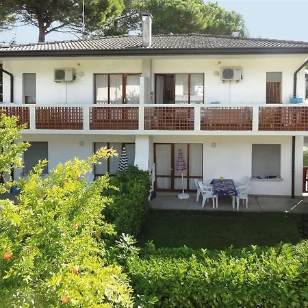 Flat In A With Balcony Apartman Bibione